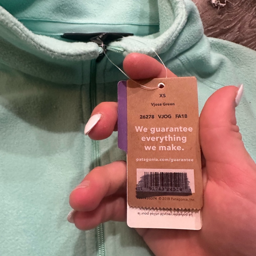 NWT Patagonia quarter zip - Picture 3 of 6